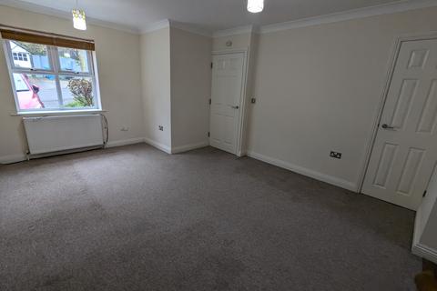 3 bedroom semi-detached house to rent, Gordon Road, Poole BH12