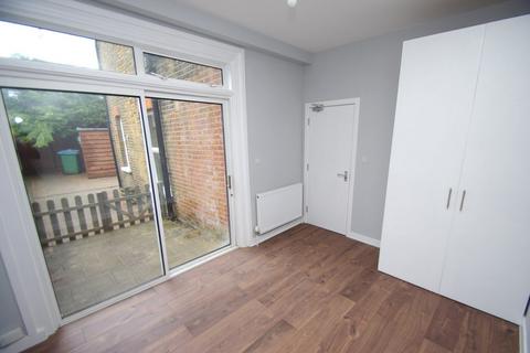 4 bedroom duplex to rent, Westland Road, Watford, WD17