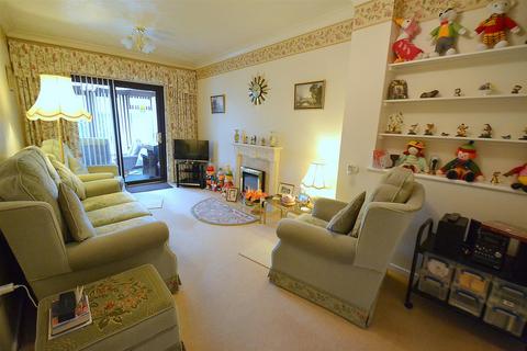 2 bedroom house for sale, The Cedars, Hailsham