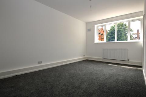 2 bedroom flat to rent, Knighton Park Road London SE26