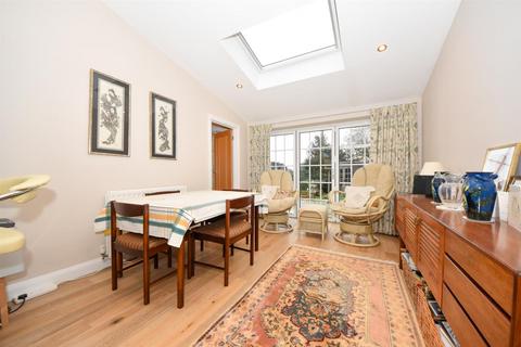 14 Eliot Close, Warwick, CV34 5RE