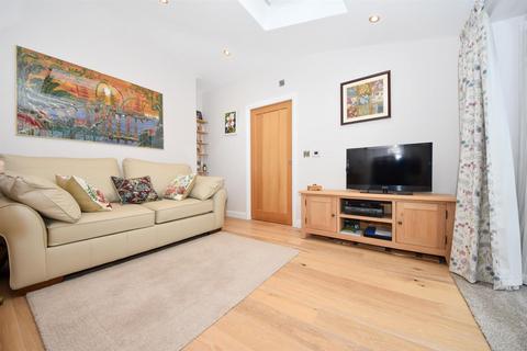 14 Eliot Close, Warwick, CV34 5RE