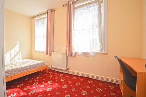 1 bedroom in a flat share to rent, Bow Road, London, Greater London. E3