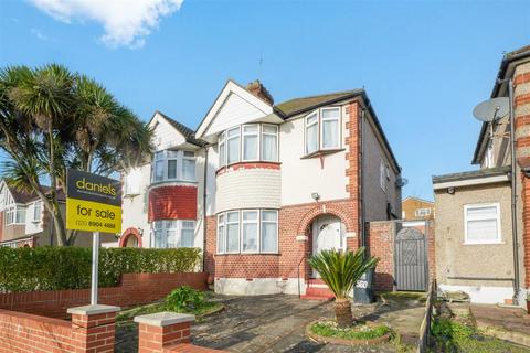 Whitton Avenue West, Greenford