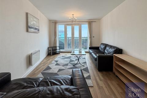 2 bedroom flat for sale, Aspects Court, Slough SL1