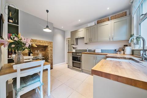 2 bedroom maisonette for sale, College Road, Colliers Wood SW19