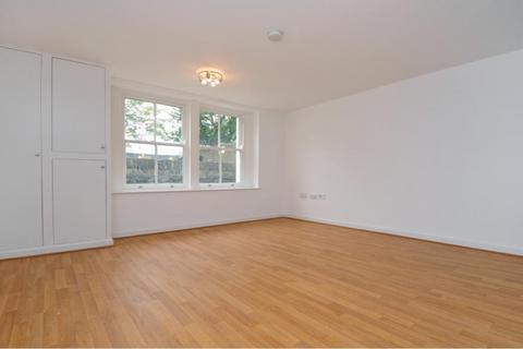 2 bedroom ground floor flat to rent, Lennard Road Croydon CR0