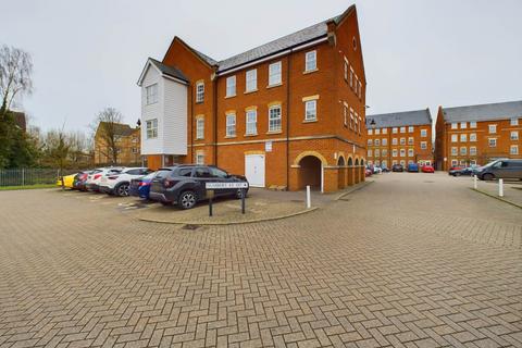 2 bedroom flat for sale, Florey Gardens, Aylesbury HP20