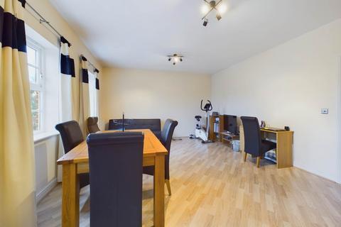 2 bedroom flat for sale, Florey Gardens, Aylesbury HP20