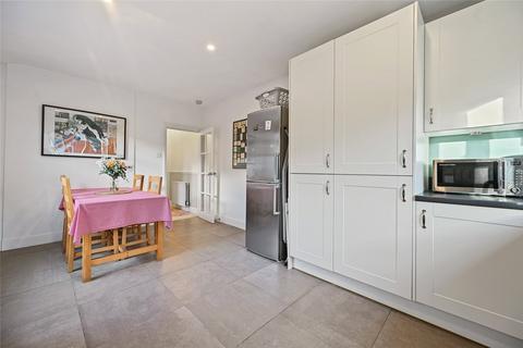 82a Oaklands Grove, London, W12 0JB