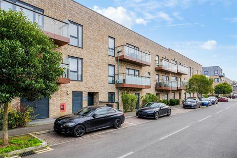 2 bedroom apartment for sale, Ferndale Crescent, Carshalton