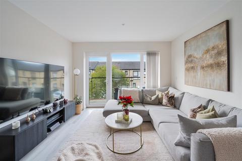 122 Ferndale Crescent, Carshalton, SM5 2FN