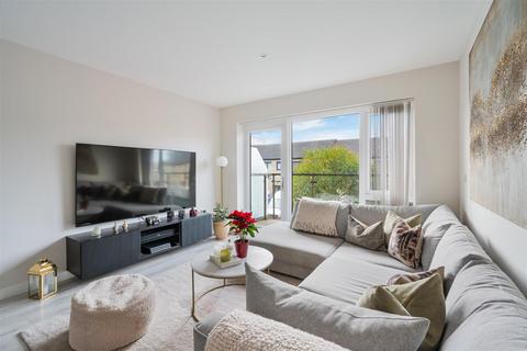 122 Ferndale Crescent, Carshalton, SM5 2FN