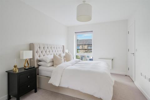 122 Ferndale Crescent, Carshalton, SM5 2FN