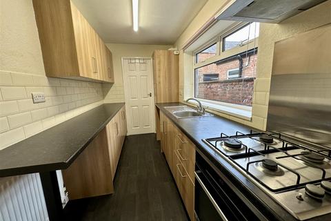 2 bedroom terraced house to rent, Thompson Street West, Darlington