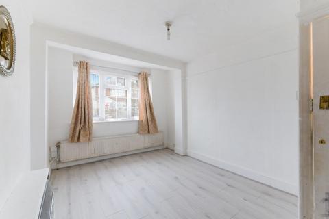 4 Langley Avenue, Worcester Park, KT4 8PB
