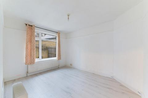 4 Langley Avenue, Worcester Park, KT4 8PB