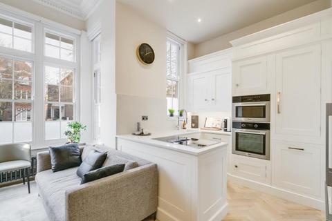 3 bedroom apartment to rent, Fitzjohns Avenue, Hampstead, NW3