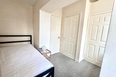 1 bedroom apartment to rent, 24 Woodland Terrace Flat 2