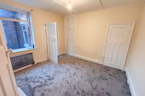 2 bedroom flat to rent, Axwell Terrace, Swalwell NE16