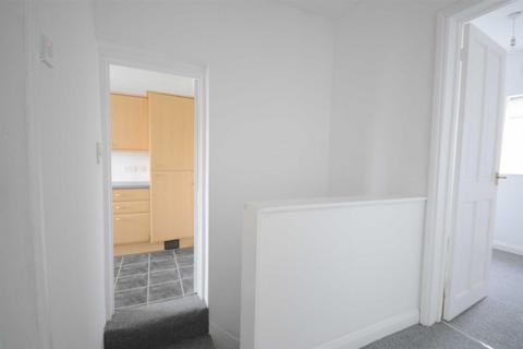 2 bedroom flat to rent, Manor Rise, Stone