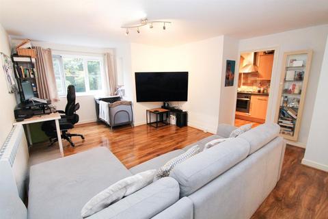 2 bedroom flat for sale, Mullards Close, Mitcham CR4