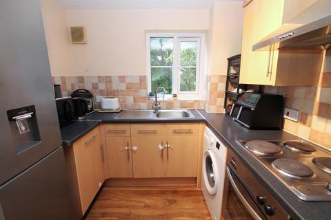 2 bedroom flat for sale, Mullards Close, Mitcham CR4