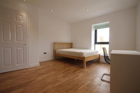 3 bedroom apartment to rent, Falconars House, City Centre