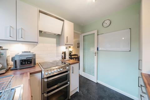 2 bedroom flat for sale, Gledhow Court, Leeds LS7