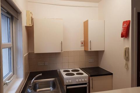 1 bedroom ground floor maisonette to rent, Cross Road, Leicester LE2