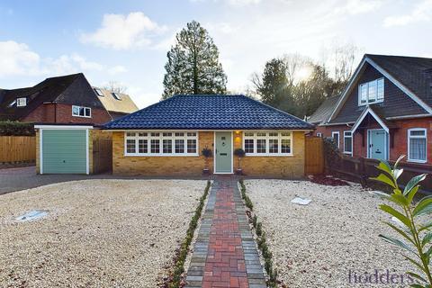 2 bedroom bungalow to rent, Chobham Road, Ottershaw, Surrey, KT16