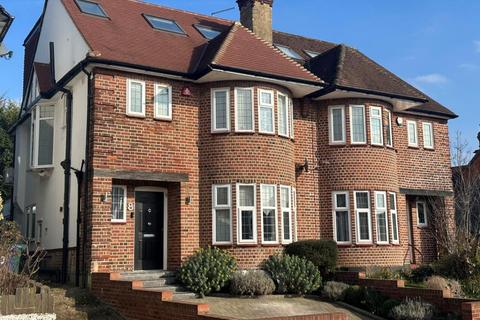 8 North Crescent, London, N3 3LL