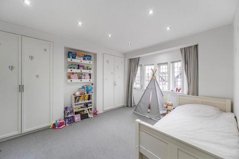 8 North Crescent, London, N3 3LL