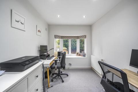 8 North Crescent, London, N3 3LL