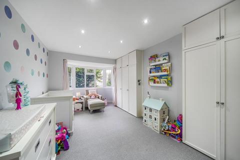 8 North Crescent, London, N3 3LL
