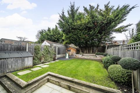 8 North Crescent, London, N3 3LL