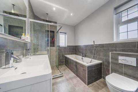 8 North Crescent, London, N3 3LL