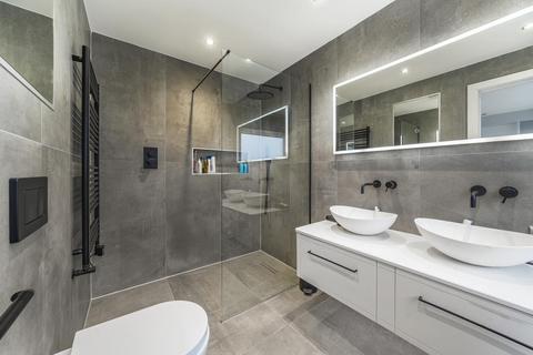 8 North Crescent, London, N3 3LL