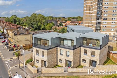 5 bedroom end of terrace house for sale, Elvet Avenue, Gidea Park, RM2