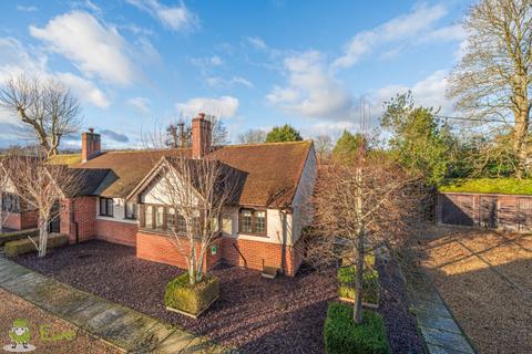 2 bedroom semi-detached bungalow for sale, Mews Cottage Little London Road, Reading RG7