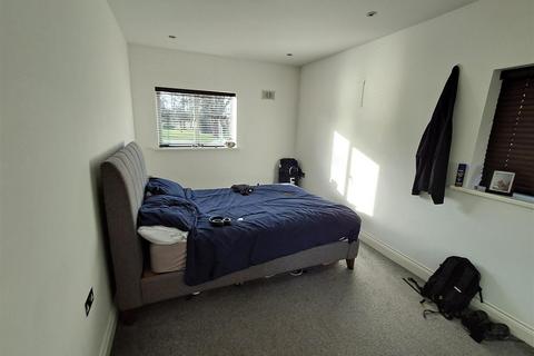 2 bedroom apartment to rent, Royal Connaught Drive, Bushey WD23