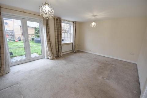 4 bedroom townhouse to rent, The Avenue, Corby NN17