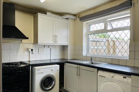 4 bedroom semi-detached house to rent, Whinchat Gardens, Bristol BS16