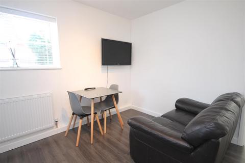 Flat 1, Fairfield Court Linden Road, Leatherhead, KT22 7JF