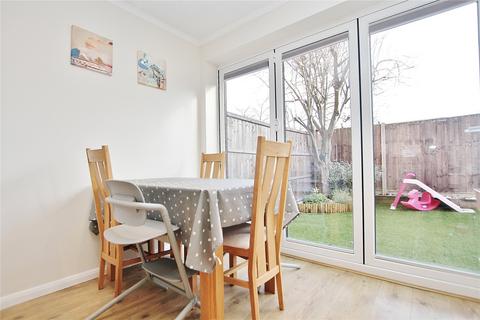 24 Alma Close, Knaphill, Woking, GU21 2BP