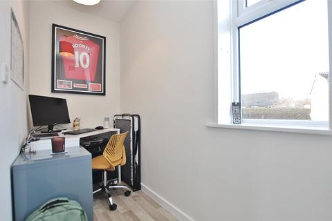 24 Alma Close, Knaphill, Woking, GU21 2BP