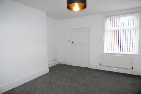 2 bedroom flat to rent, Hepscott Terrace, South Shields