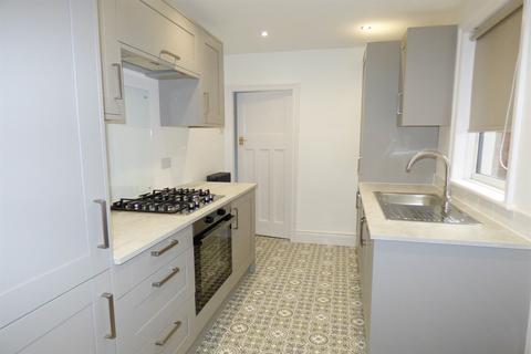 2 bedroom flat to rent, Hepscott Terrace, South Shields