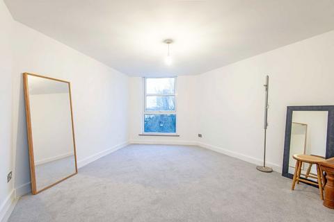 3 bedroom flat to rent, Manchester Road, London E14