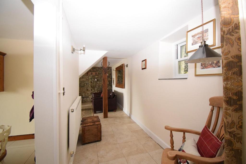 Hallway to Living Room.JPG